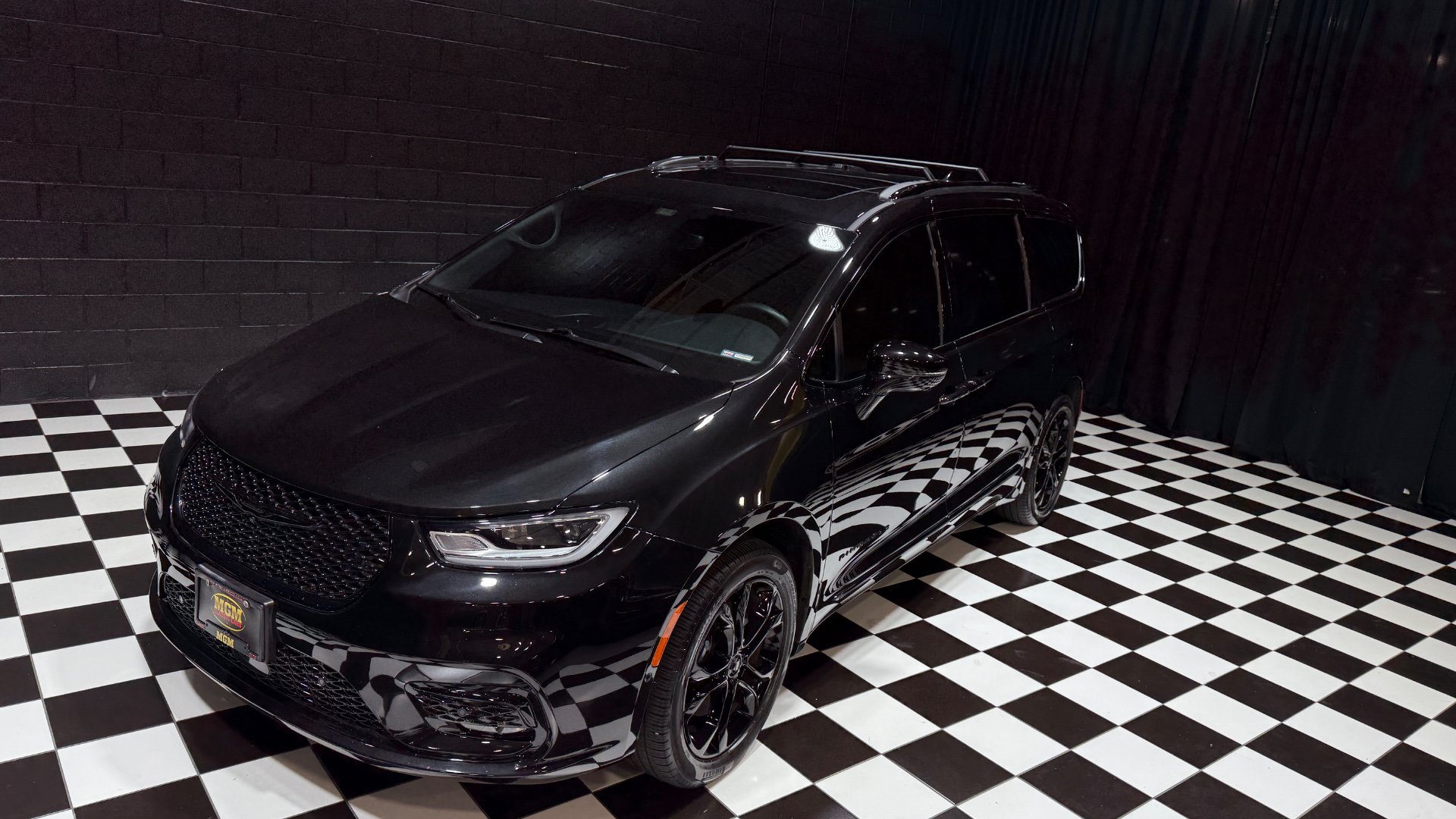 Used 2021 Chrysler Pacifica Pinnacle AWD/4WD image 14