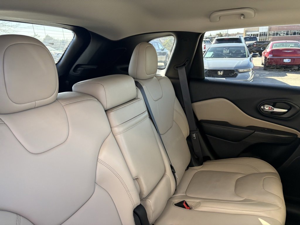 Used 2015 Jeep Cherokee Limited image 29