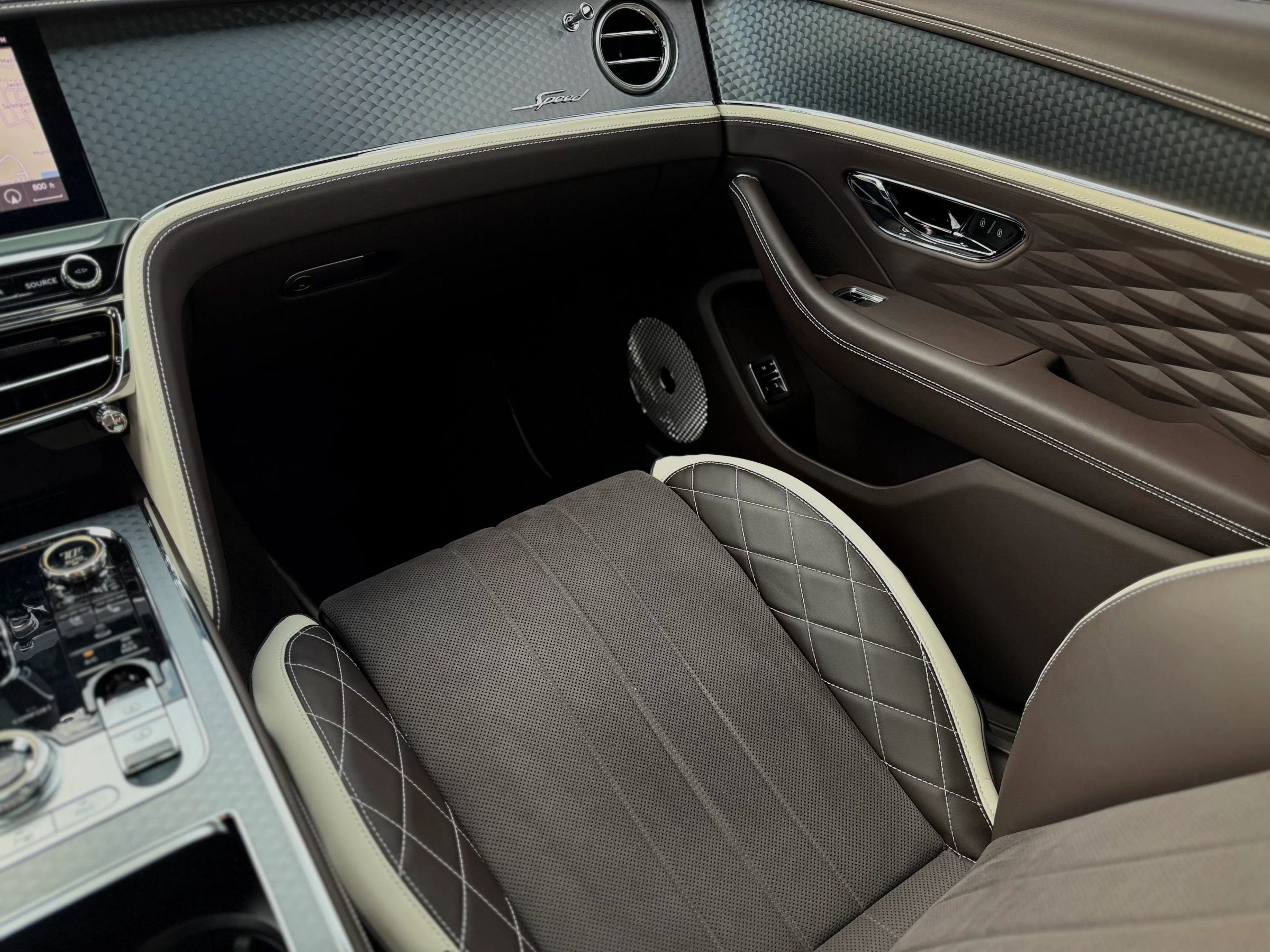 Used 2024 Bentley Flying Spur W12 image 11