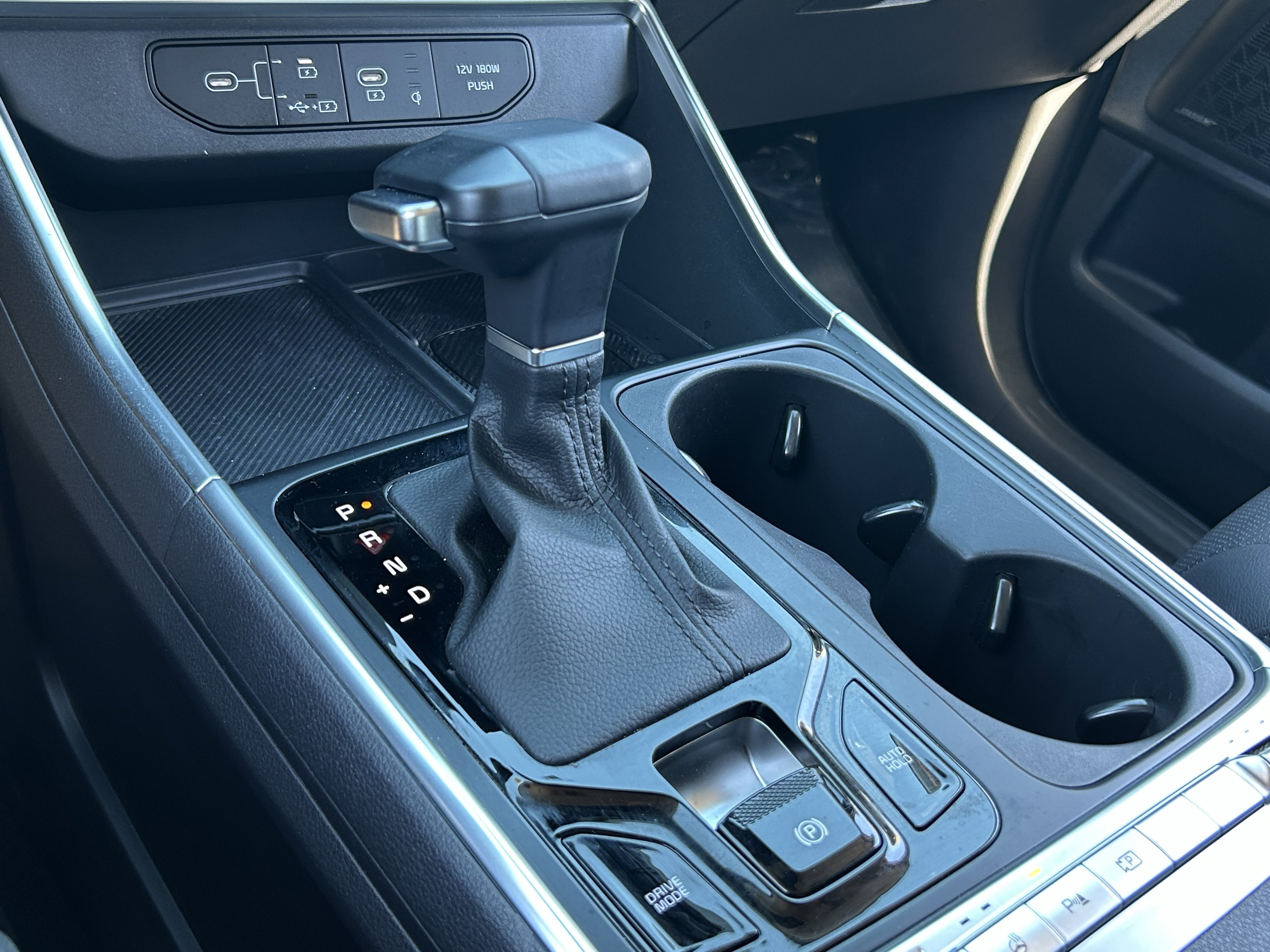 Used 2025 Kia Carnival SX Prestige image 28