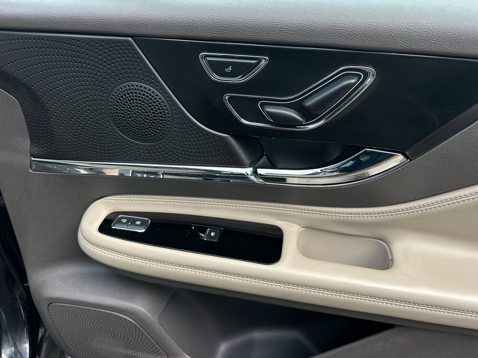 Used 2023 Lincoln Corsair Reserve w/ Equipment Group 201A image 20