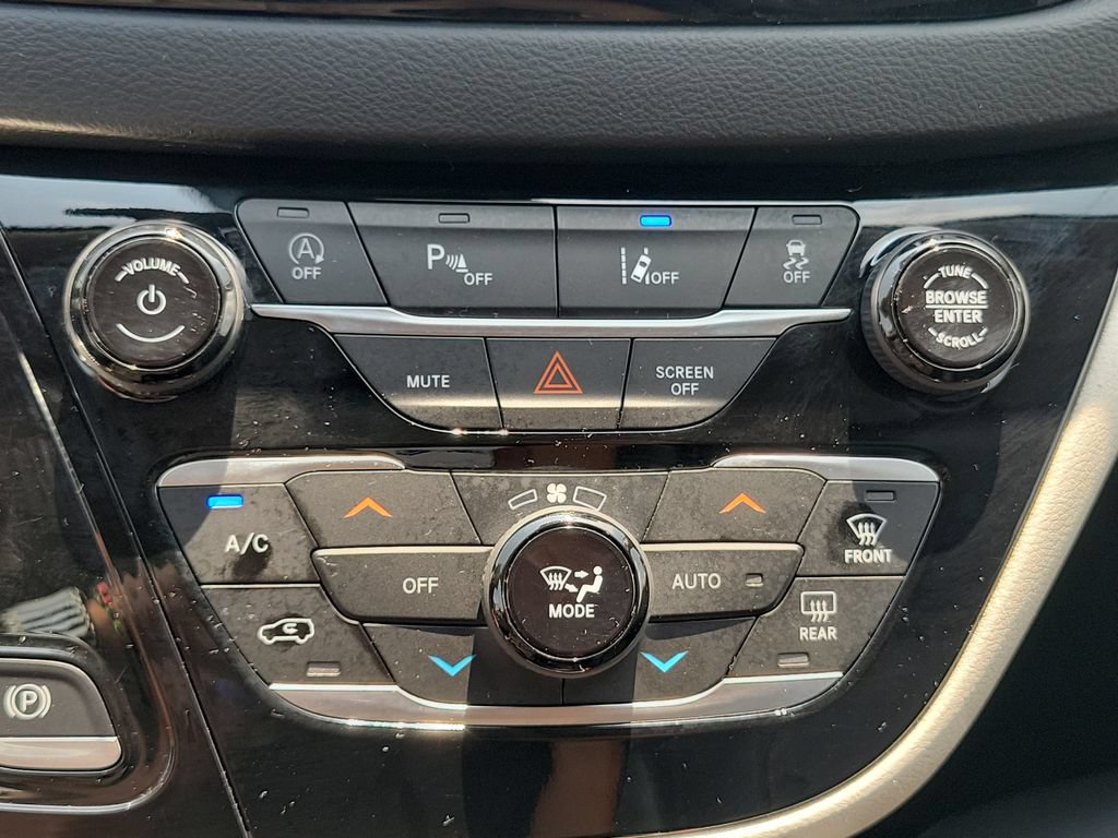 Used 2023 Chrysler Pacifica Touring-L FWD image 29