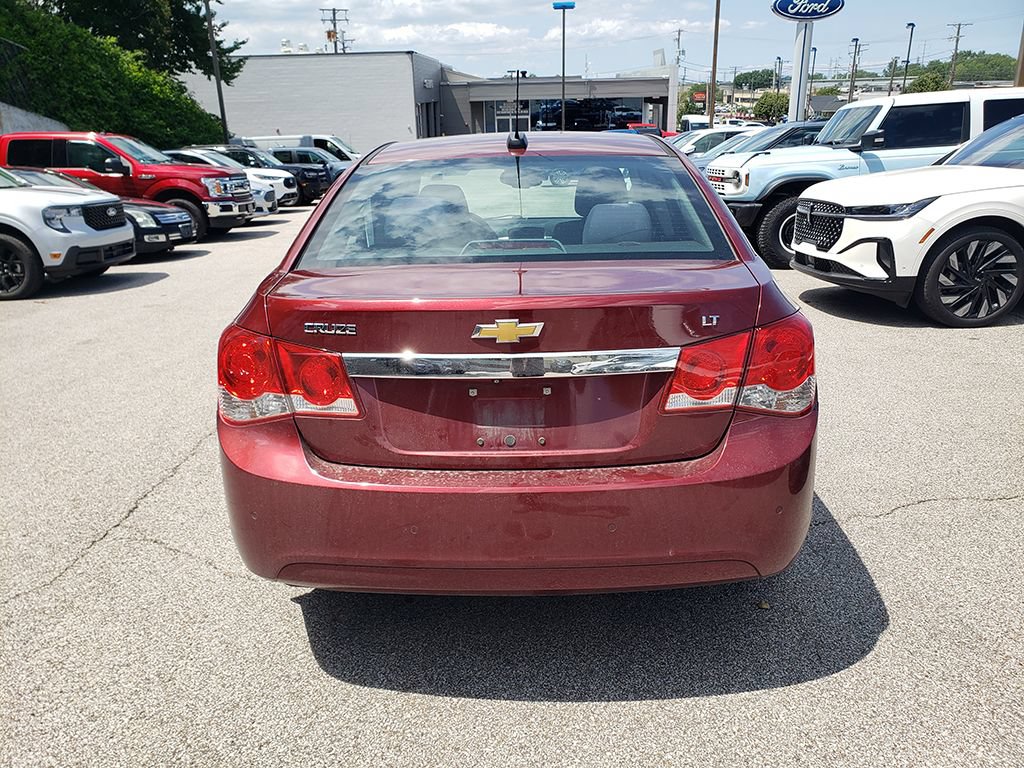 Used 2016 Chevrolet Cruze LT w/ Enhanced Safety Package FWD image 4