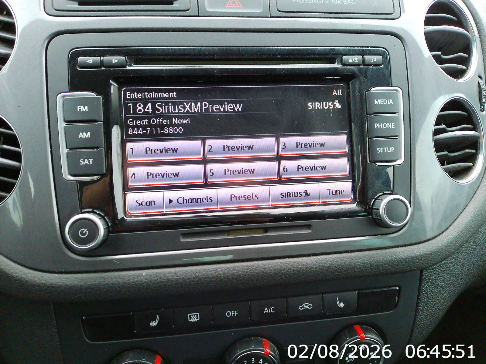 Used 2014 Volkswagen Tiguan SE image 13