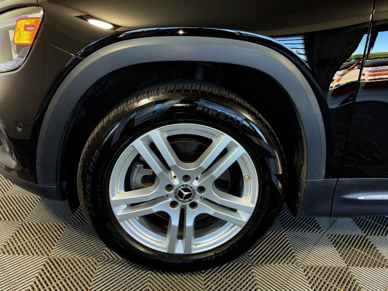 Used 2023 Mercedes-Benz GLB 250 4MATIC image 12