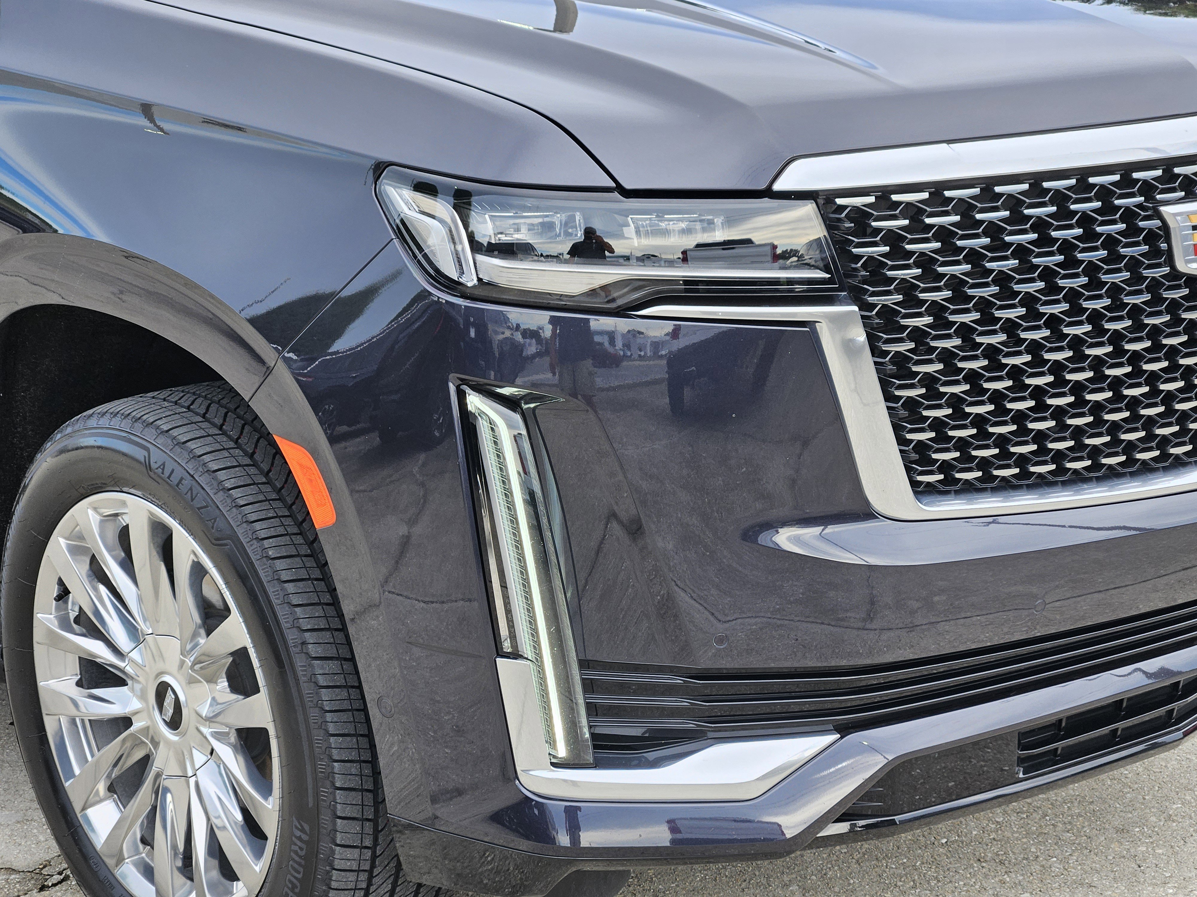 Certified 2023 Cadillac Escalade ESV Premium Luxury image 9