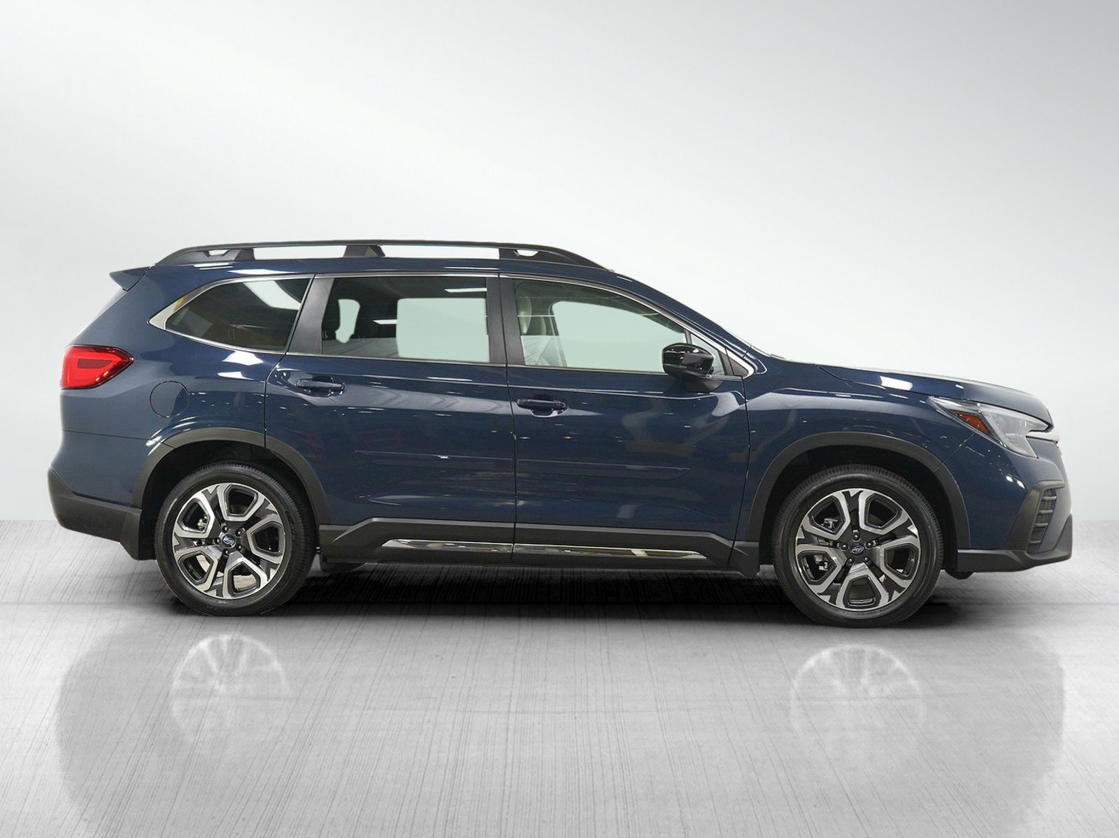 Used 2024 Subaru Ascent Limited w/ Technology Package AWD/4WD image 6
