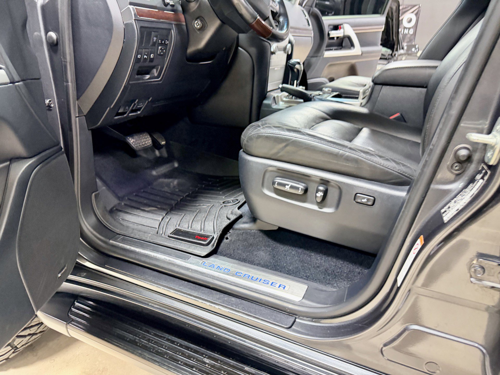 Used 2016 Toyota Land Cruiser AWD/4WD image 25