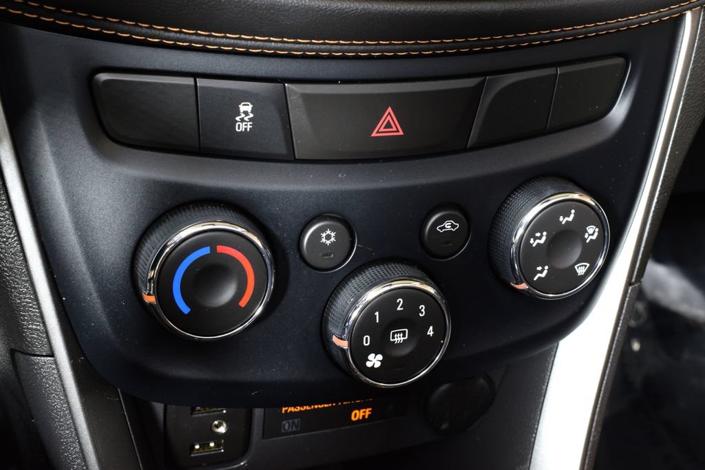 Used 2020 Chevrolet Trax LT FWD image 23