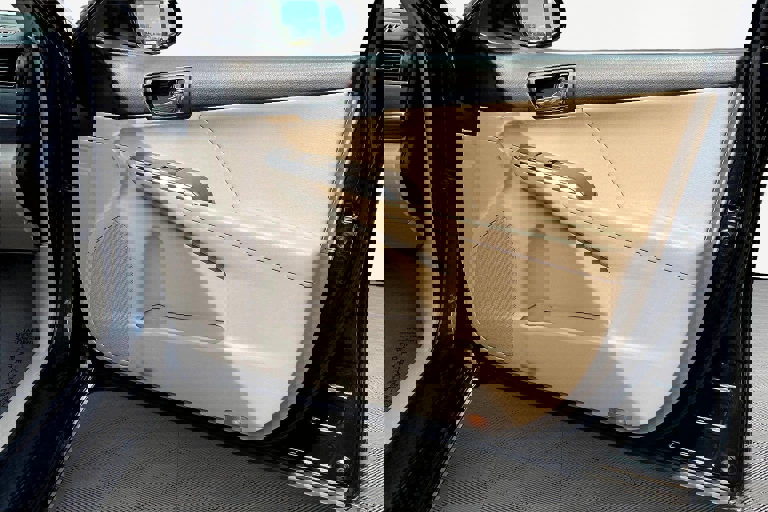 Used 2013 Toyota Camry XLE w/ Convenience Pkg image 27