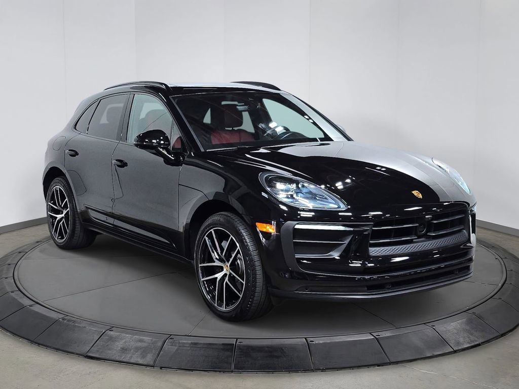 Used 2025 Porsche Macan image 9