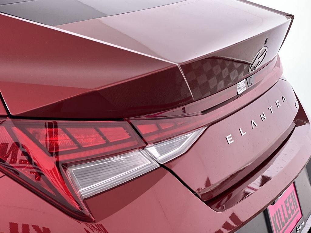 New 2025 Hyundai Elantra Limited image 25
