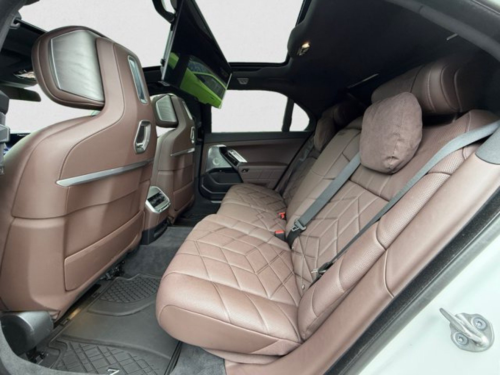 Used 2023 BMW i7 xDrive60 AWD/4WD image 18