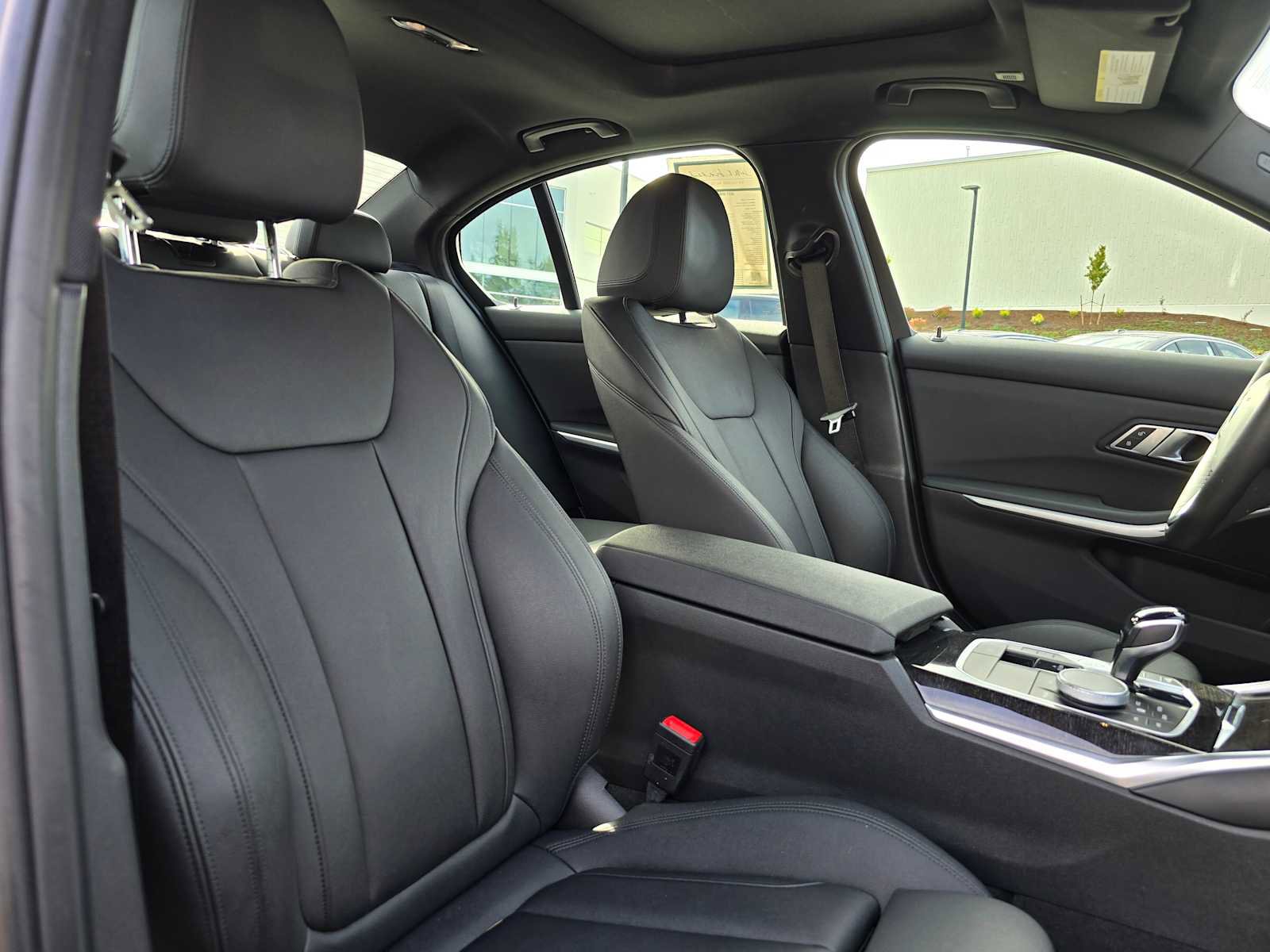 Used 2021 BMW 330i Sedan w/ Premium Package image 11