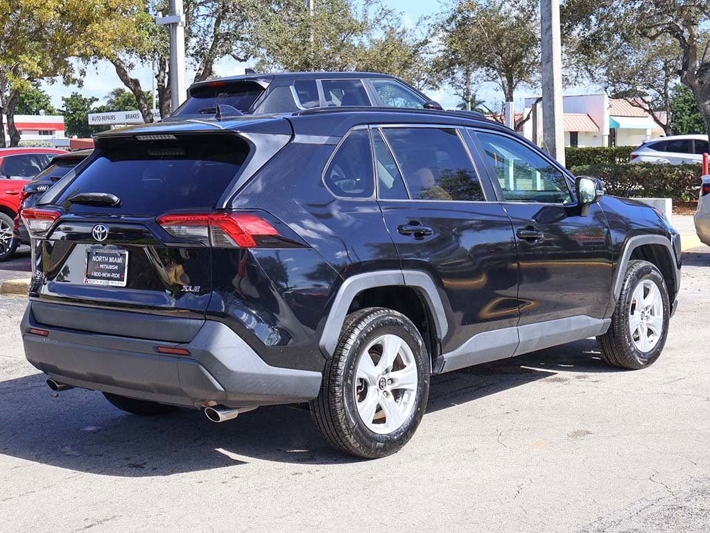 Used 2019 Toyota RAV4 XLE w/ Convenience Package FWD image 9