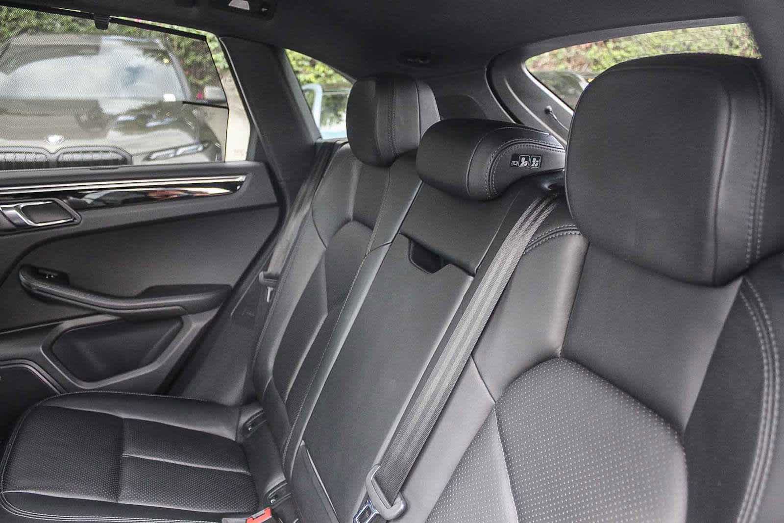 Used 2018 Porsche Macan Sport Edition AWD/4WD image 18