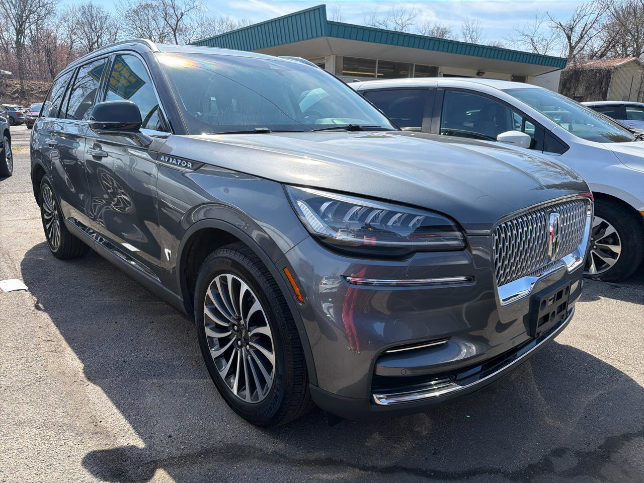 Used 2023 Lincoln Aviator AWD w/ Premium Package image 3