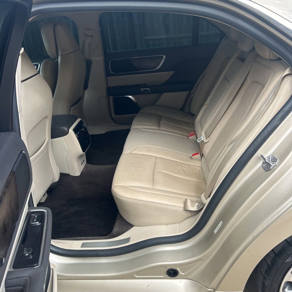 Used 2017 Lincoln Continental Select w/ Climate Package image 12