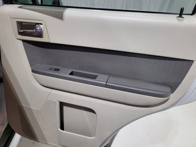 Used 2010 Mercury Mariner Premier image 44