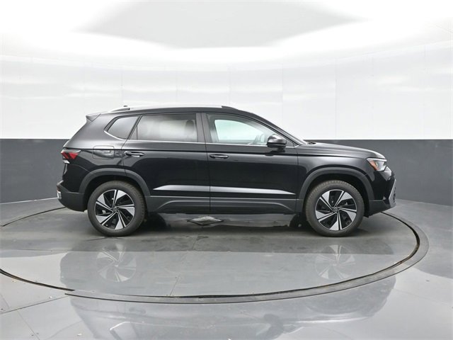 New 2026 Volkswagen Taos SE image 8