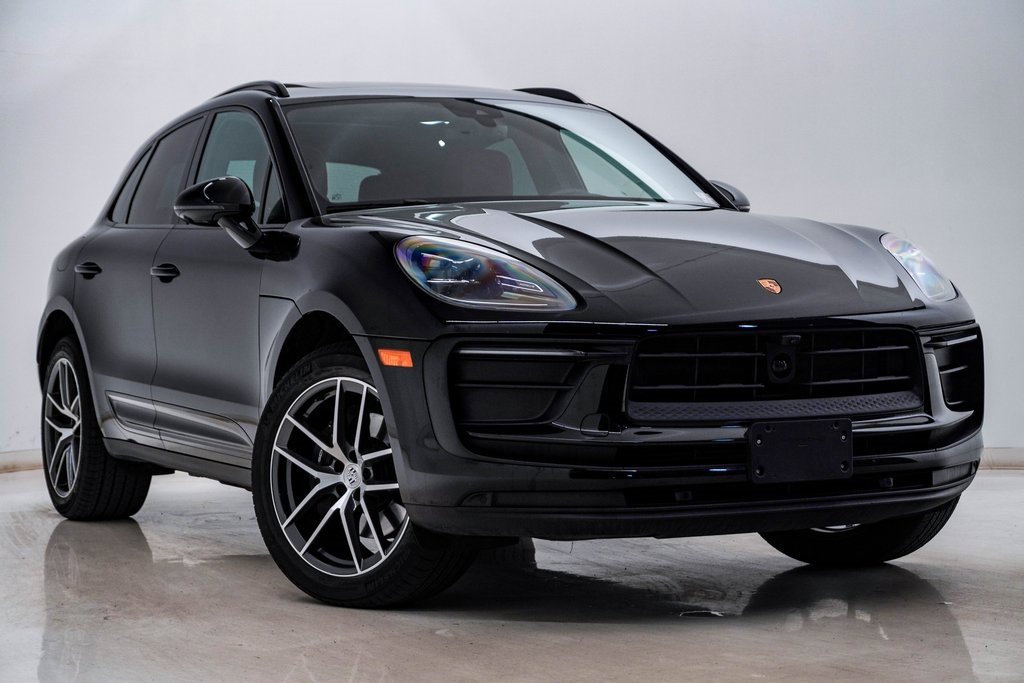 Certified 2025 Porsche Macan image 8