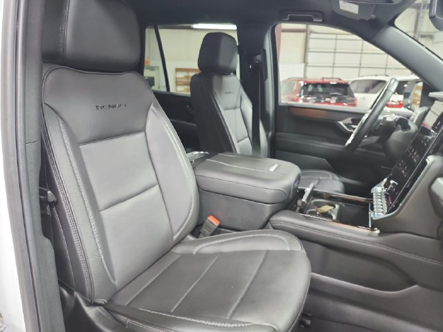 Used 2025 GMC Yukon Denali RWD image 39