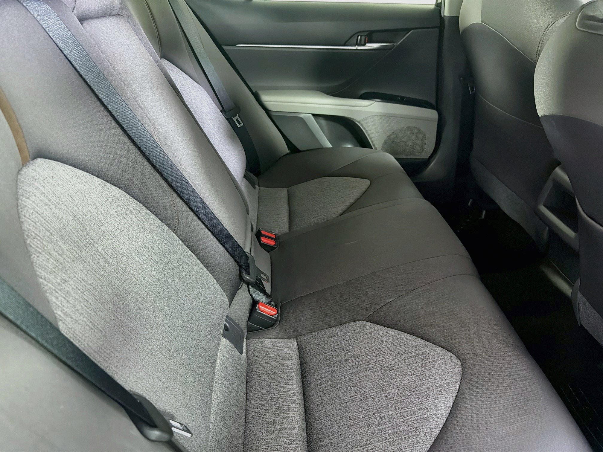 Used 2018 Toyota Camry LE FWD image 27
