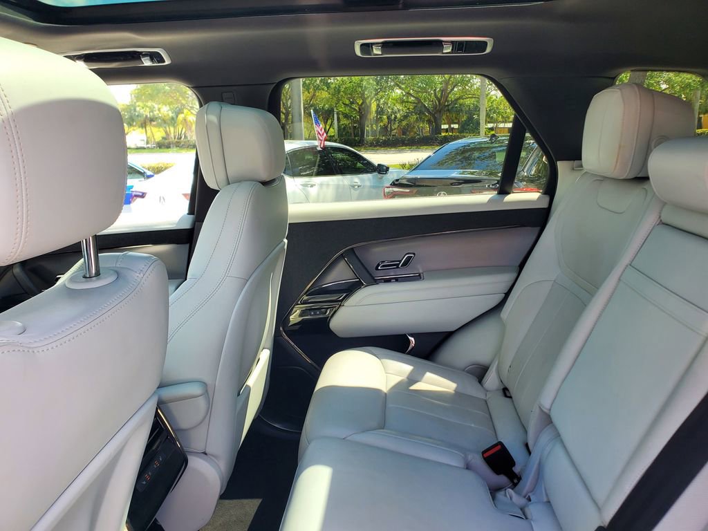 Used 2025 Land Rover Range Rover Sport SE image 11
