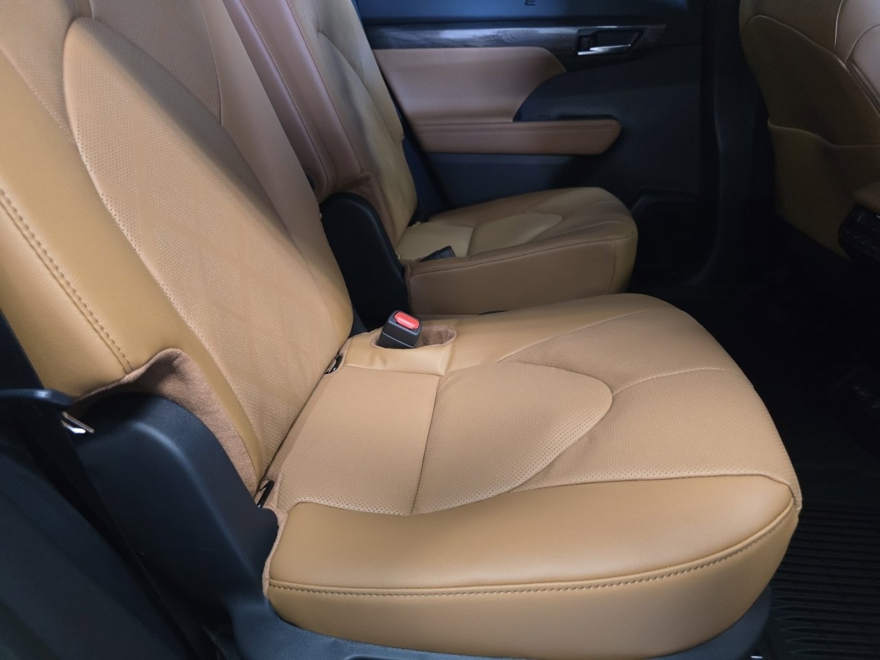 New 2026 Toyota Highlander Platinum image 22