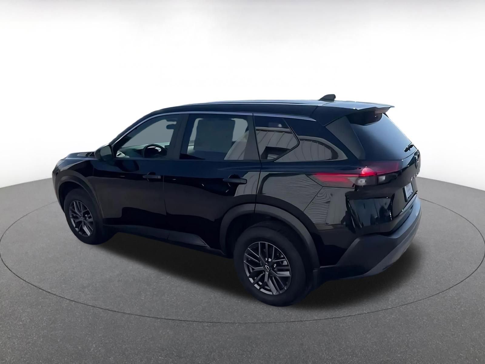 Used 2023 Nissan Rogue S image 10