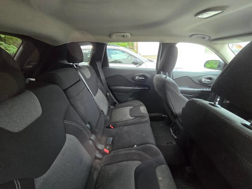 Used 2014 Jeep Cherokee Latitude w/ Cold Weather Group FWD image 7