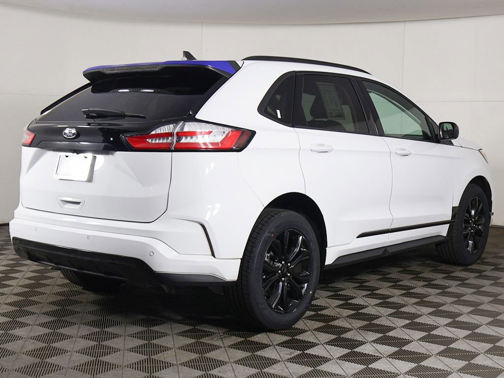 Used 2024 Ford Edge SE w/ Black Appearance Package image 7