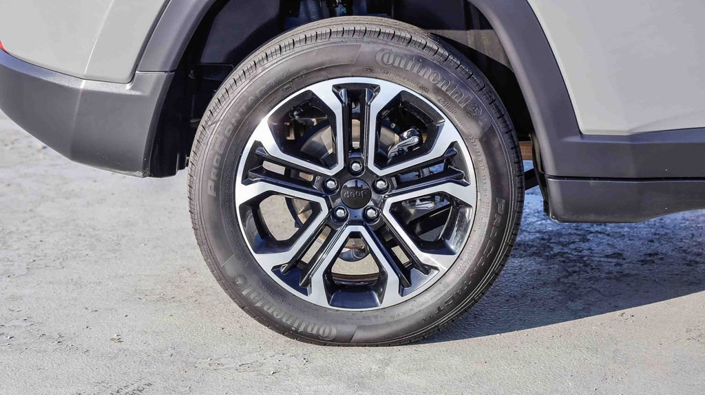 Used 2024 Jeep Compass Limited image 12