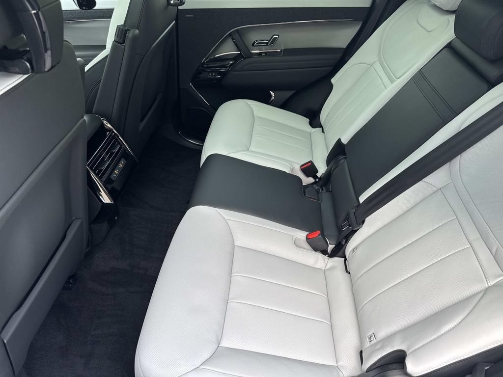 New 2026 Land Rover Range Rover Sport Dynamic SE AWD/4WD image 16