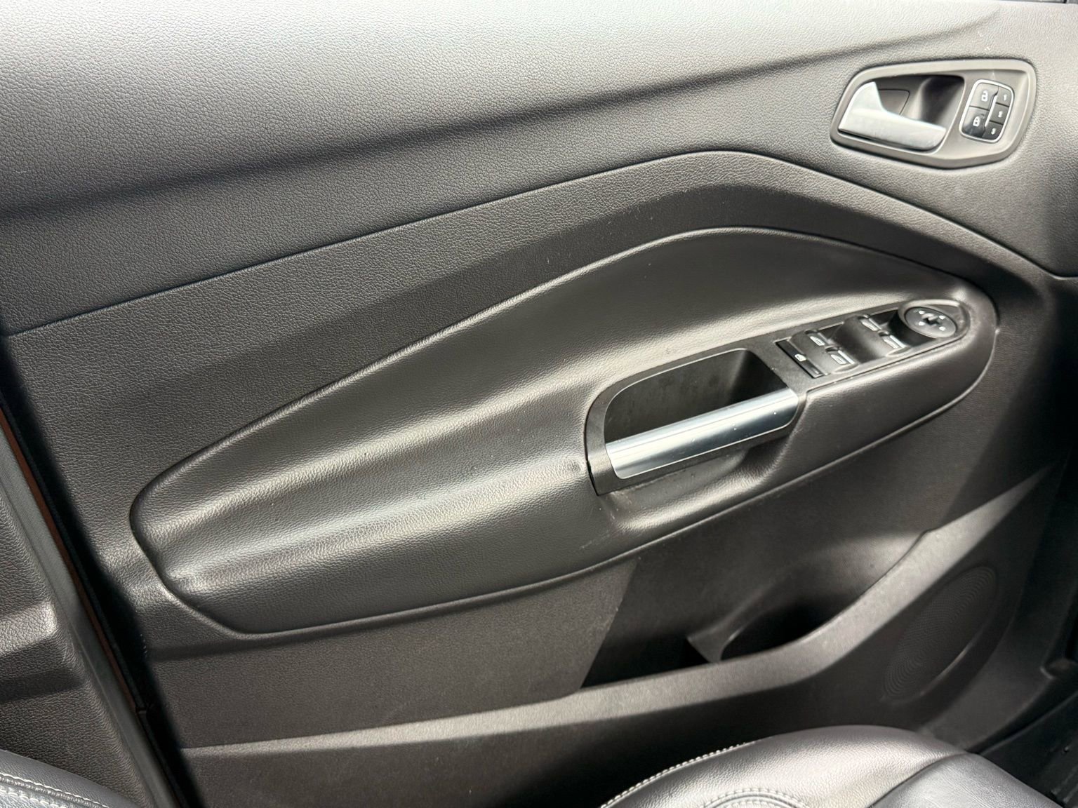 Used 2017 Ford Escape Titanium image 31