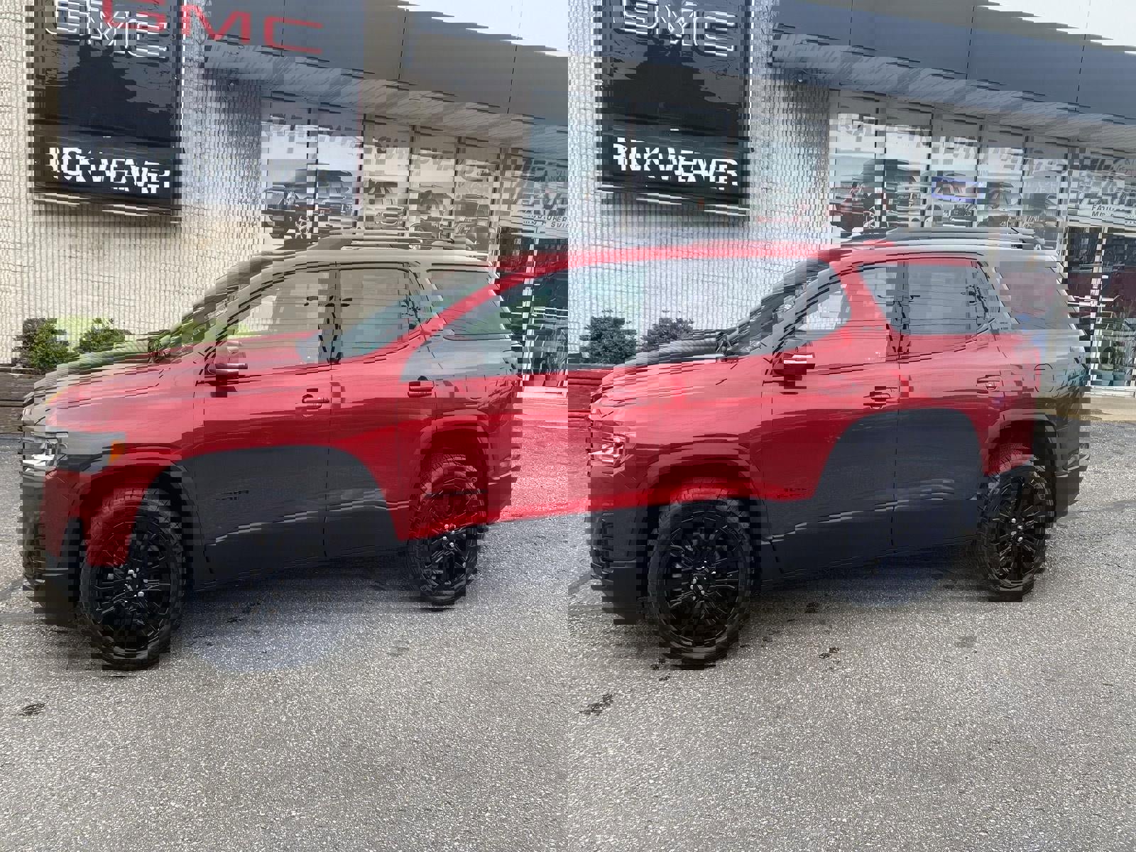 Used 2023 GMC Acadia SLE w/ Driver Convenience Package AWD/4WD image 4