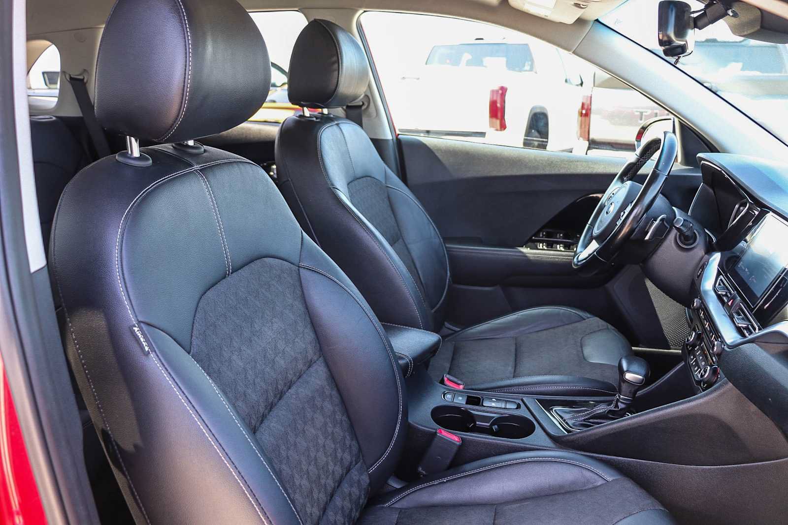 Used 2020 Kia Niro EX FWD image 17