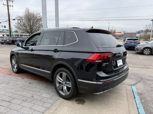 Used 2018 Volkswagen Tiguan SEL Premium w/ 3rd Row Seat Package image 4