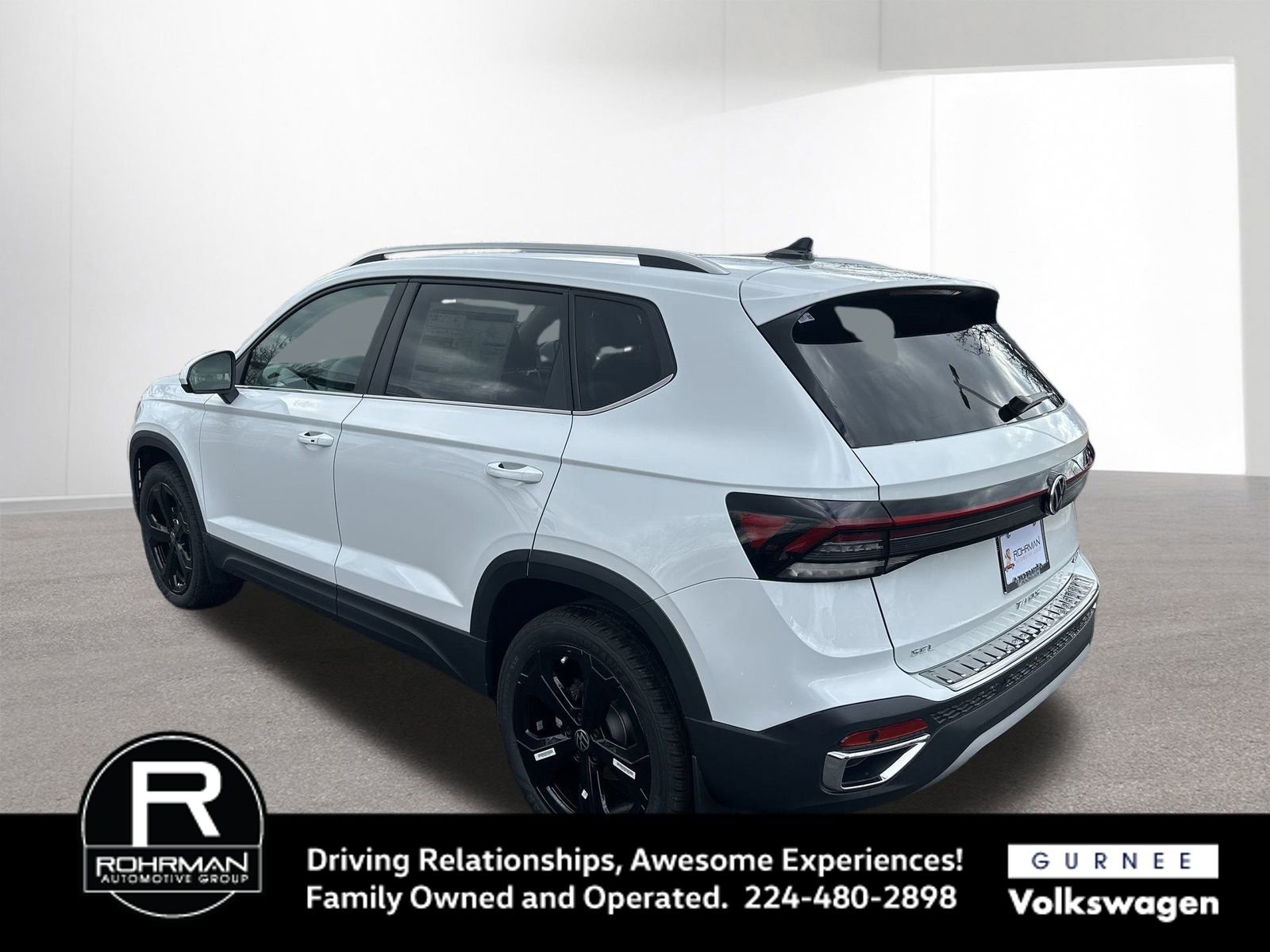 Used 2025 Volkswagen Taos SEL AWD/4WD image 6