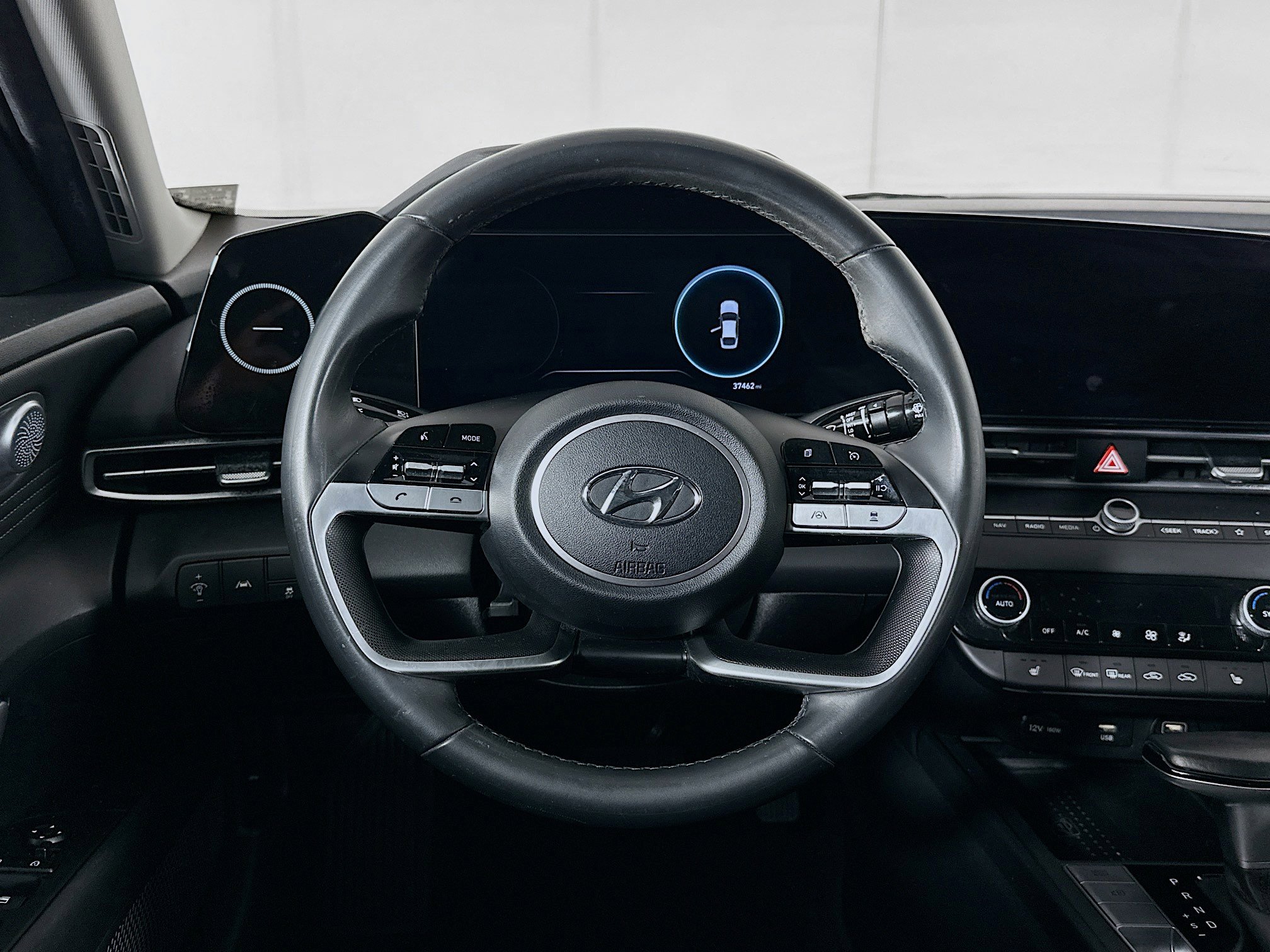 Used 2023 Hyundai Elantra SEL w/ Convenience Package FWD image 18