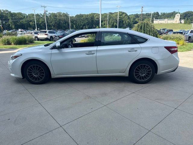 Used 2017 Toyota Avalon Limited w/ All Weather Liner Package FWD image 4