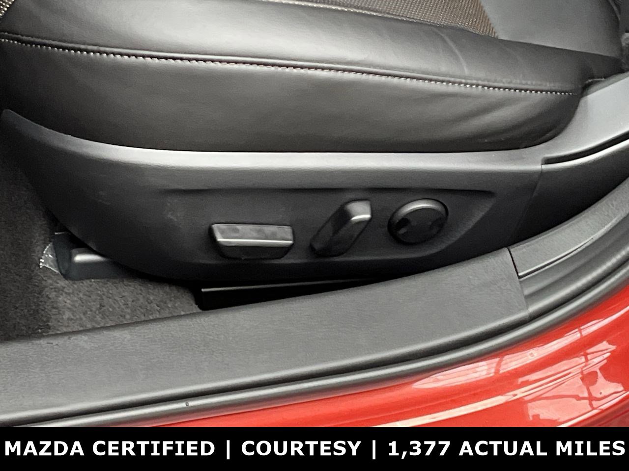 Certified 2025 MAZDA MAZDA3 Hatchback w/Premium Plus Pkg image 12