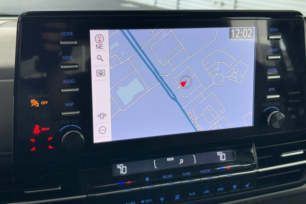 Used 2023 Toyota Sienna Limited image 19