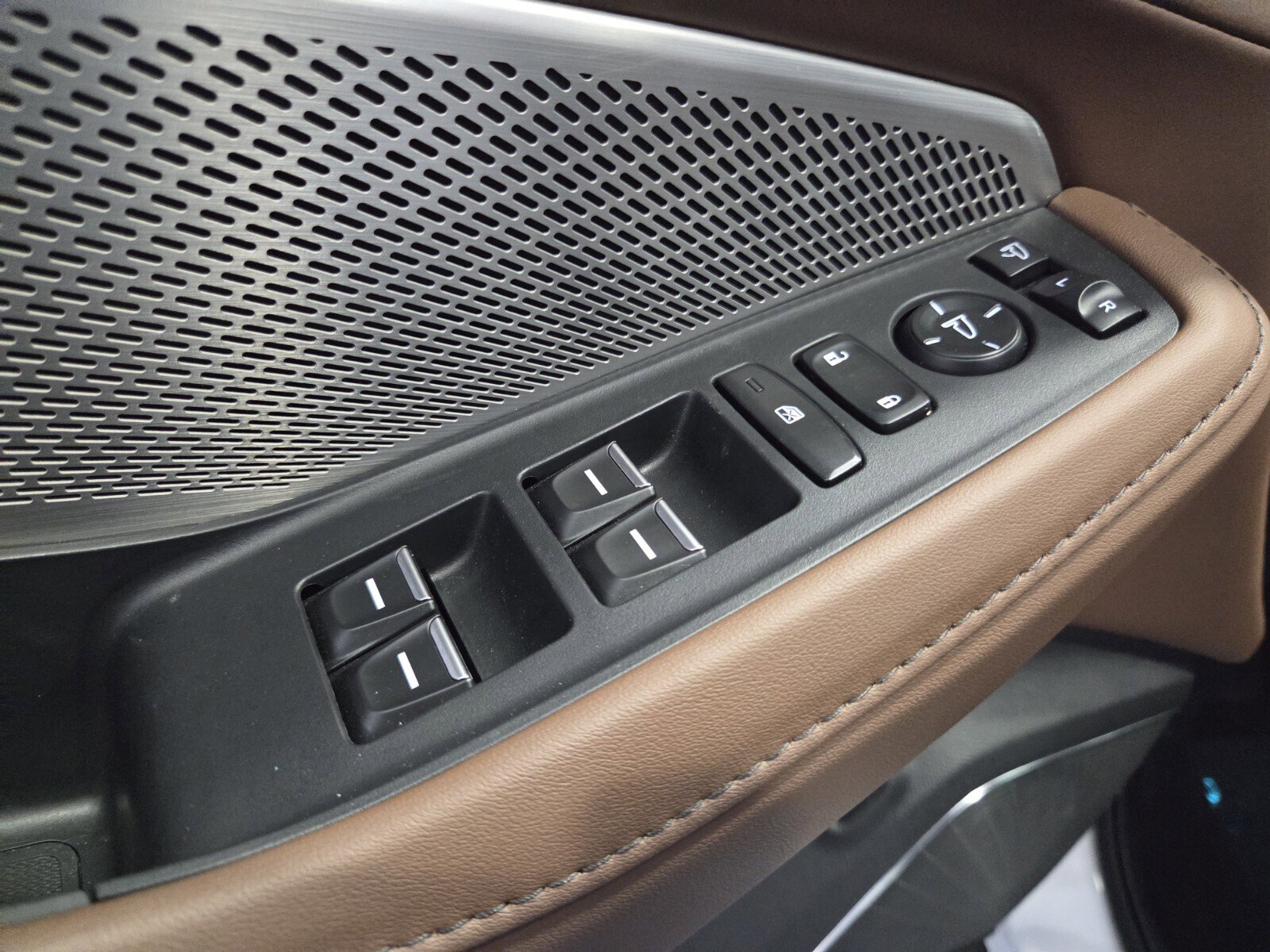 Used 2024 Acura MDX SH-AWD w/ Technology Package image 39