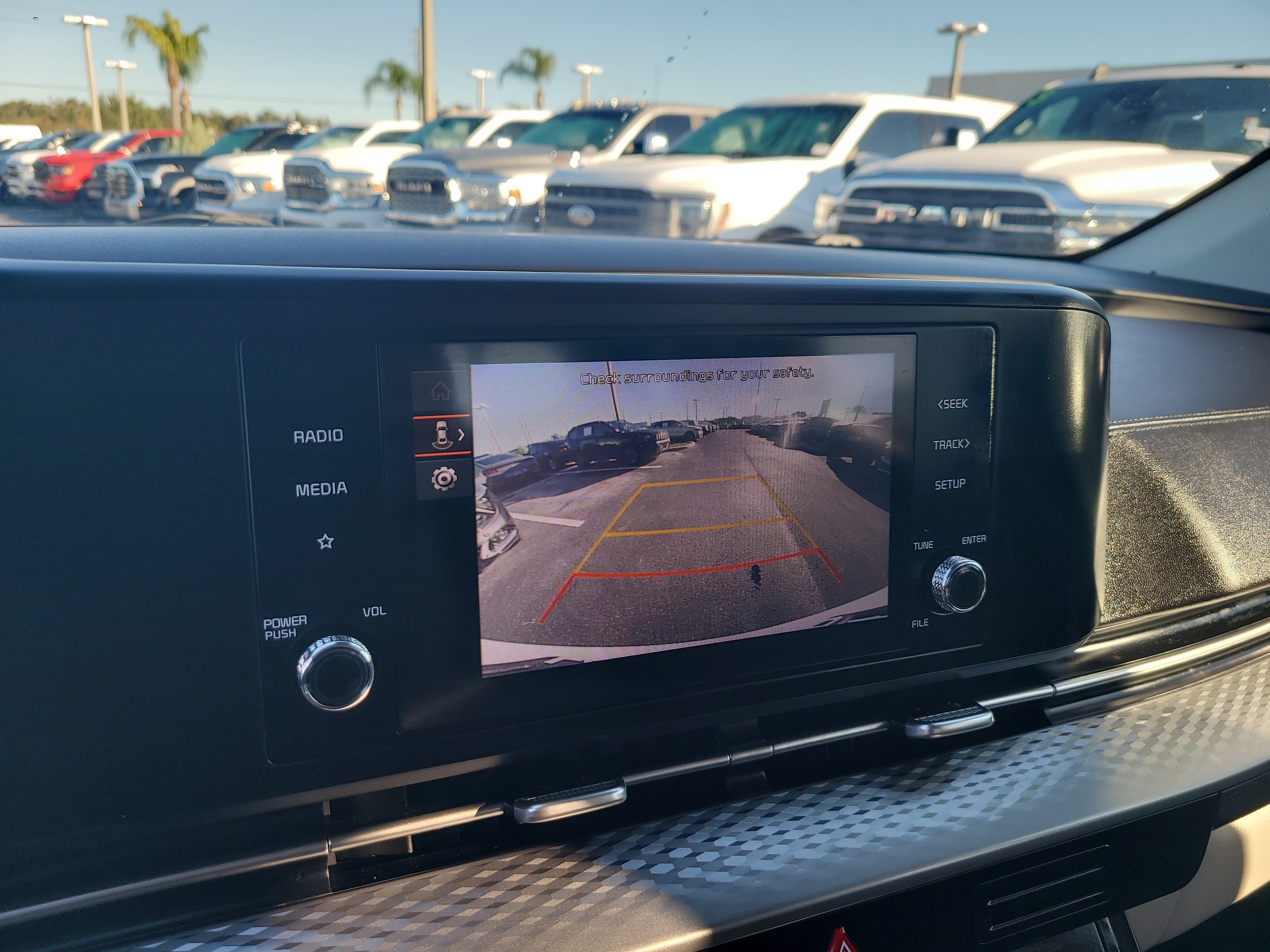 Used 2024 Kia Carnival LX FWD image 22