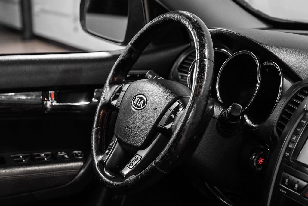 Used 2012 Kia Sorento EX w/ EX V6 Premium Pkg image 15