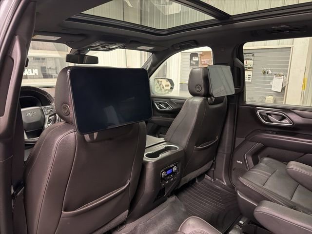 Used 2022 Chevrolet Suburban RST w/ Luxury Package image 33