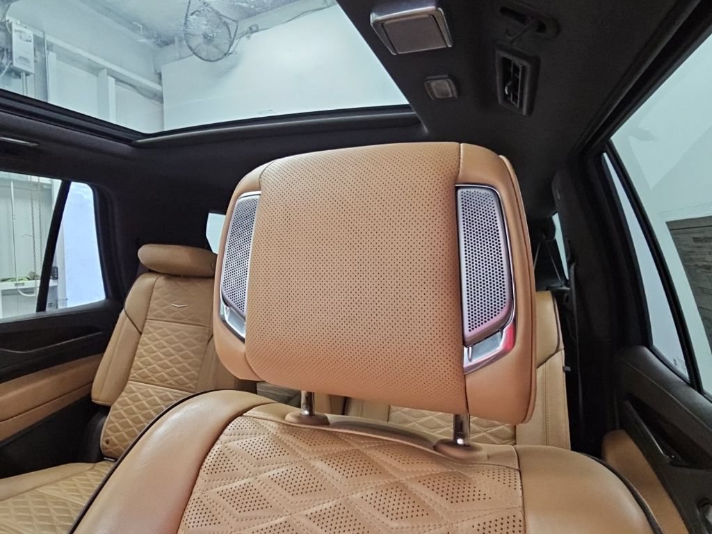 Used 2022 Cadillac Escalade Premium Luxury w/ Performance Package AWD/4WD image 30
