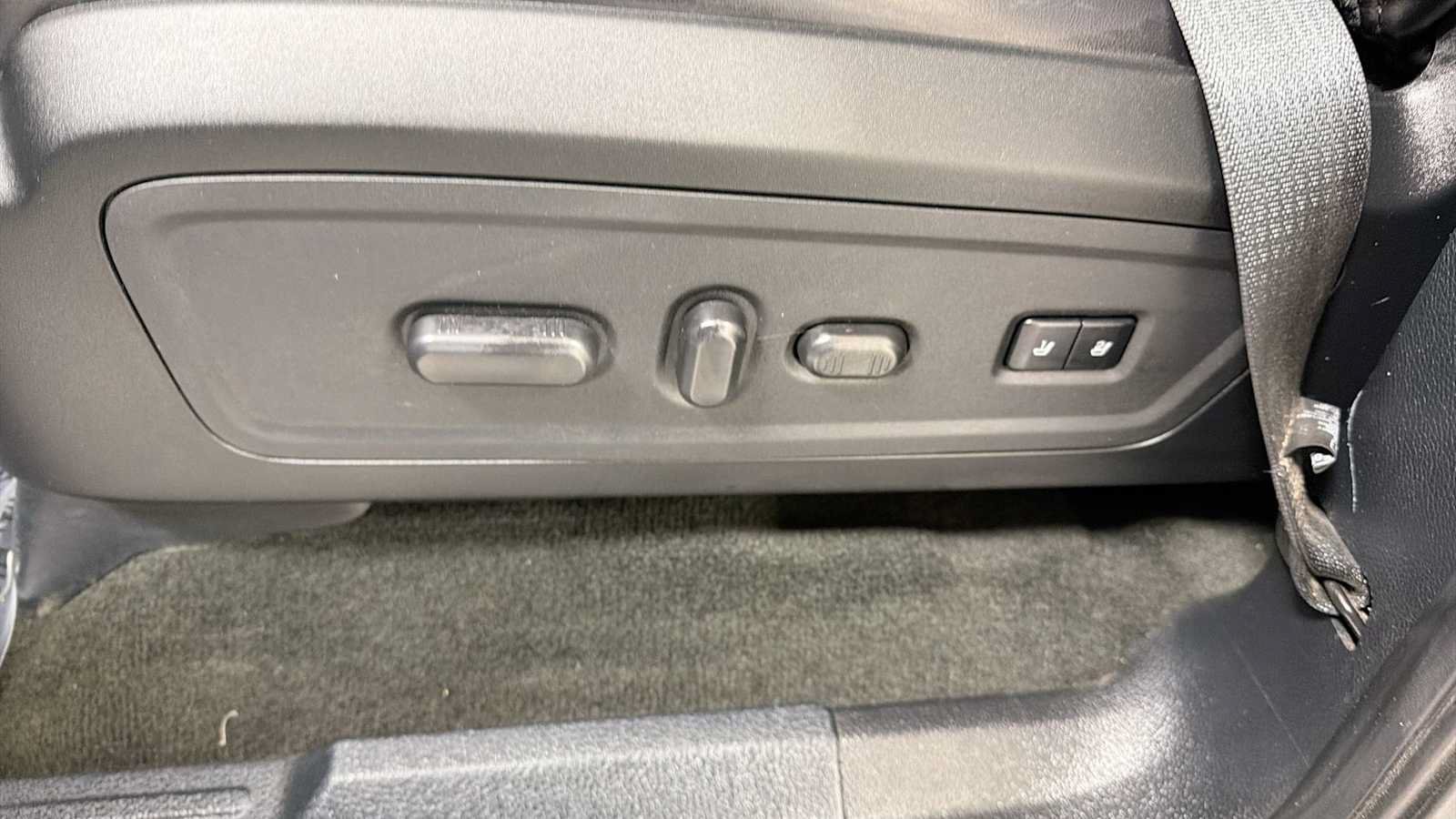Used 2016 Lincoln Navigator Select AWD/4WD image 14