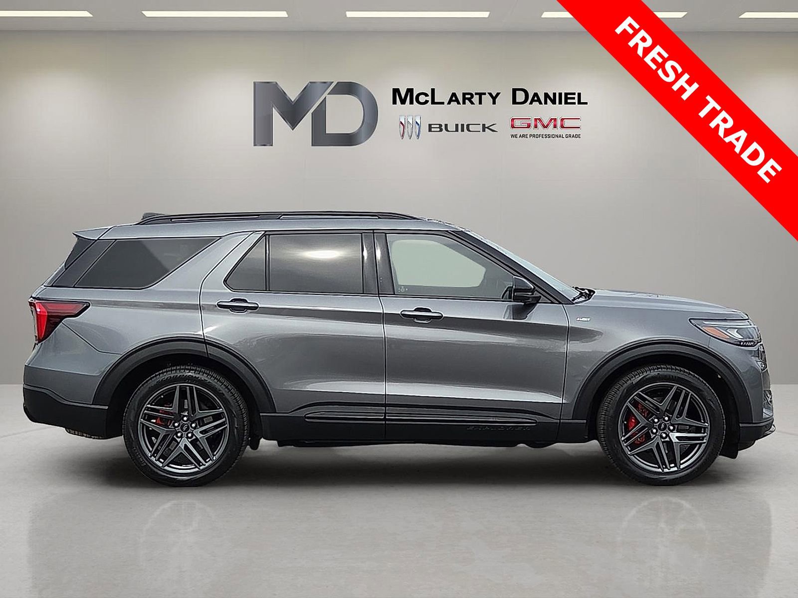 Used 2025 Ford Explorer ST-Line w/ Premium Package image 6